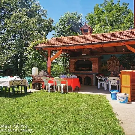 Vikendica Delic Сasa de vacaciones Lukavac (Tuzla)